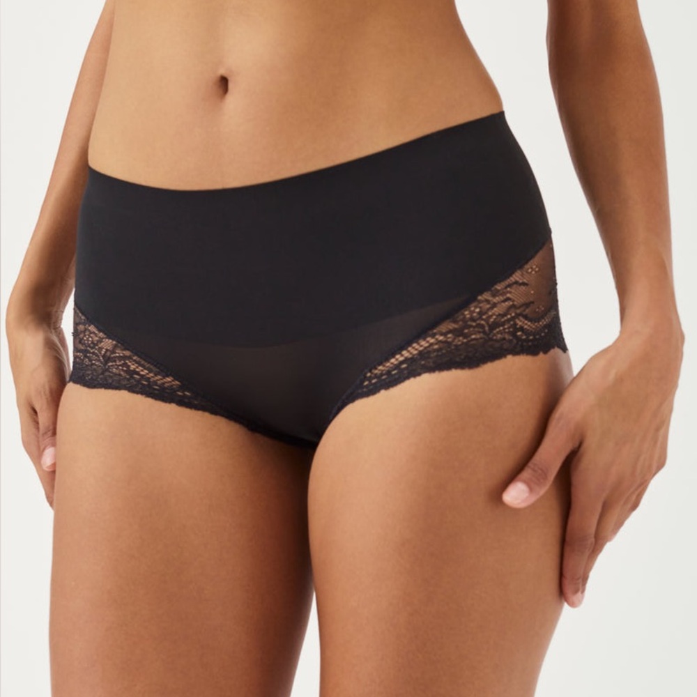 Elegant Black Lace Shapewear Panties